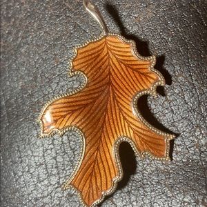 Beautiful leaf pin